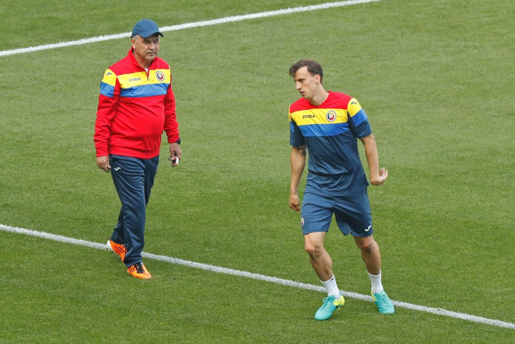 Romania head coach Anghel Iordanescu and Vlad Chiriches during training. Action Images via Reuters /Christian Hartmann Livepic