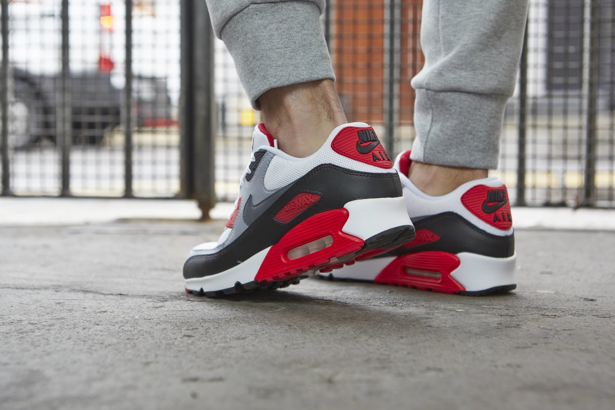 relajarse Cementerio Tiranía Icons at Life Style Sports: Nike Air Max 90 – Life Style Stories