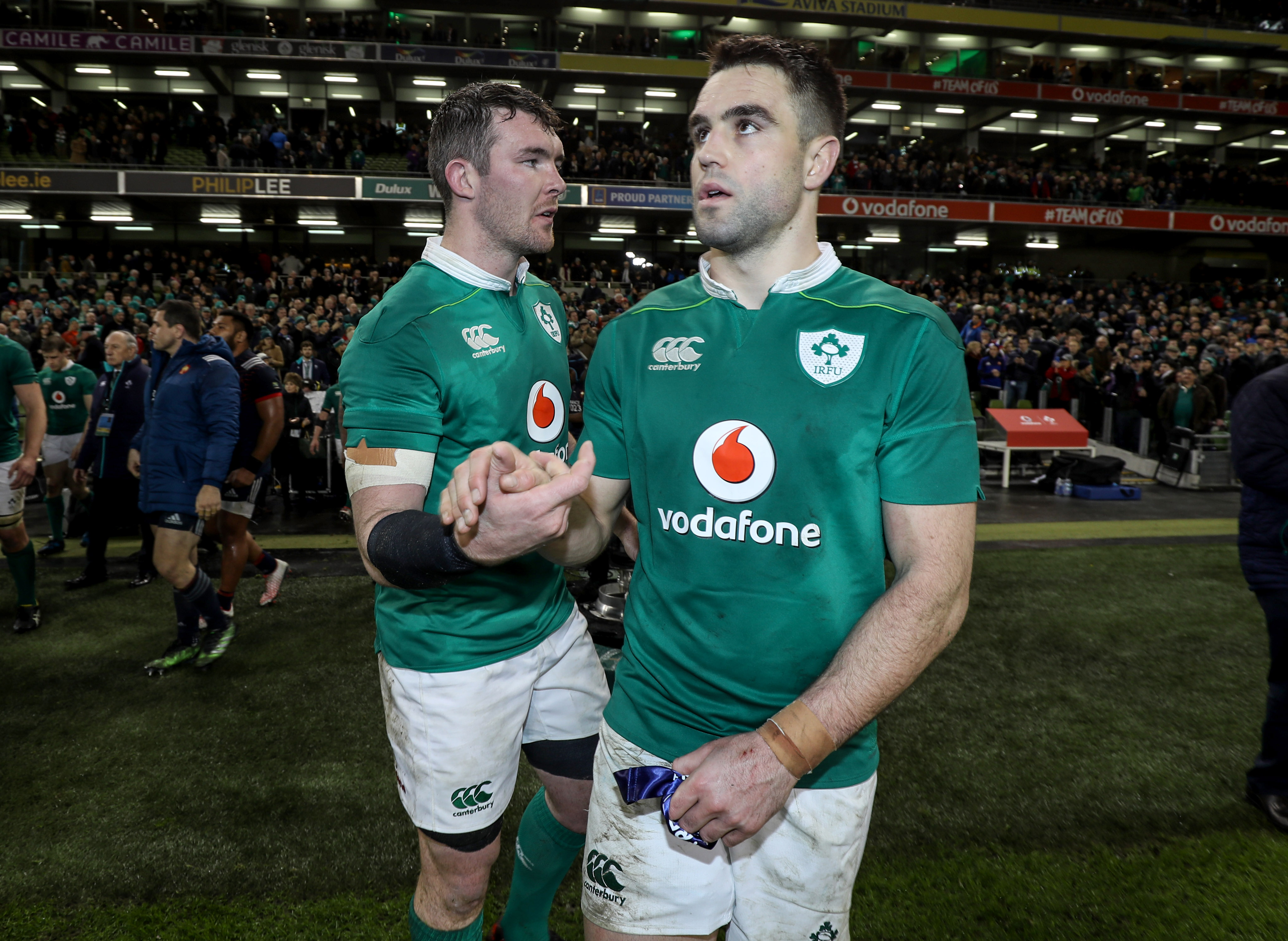 Conor Murray and Peter O'Mahony celebrate winning 25/2/2017